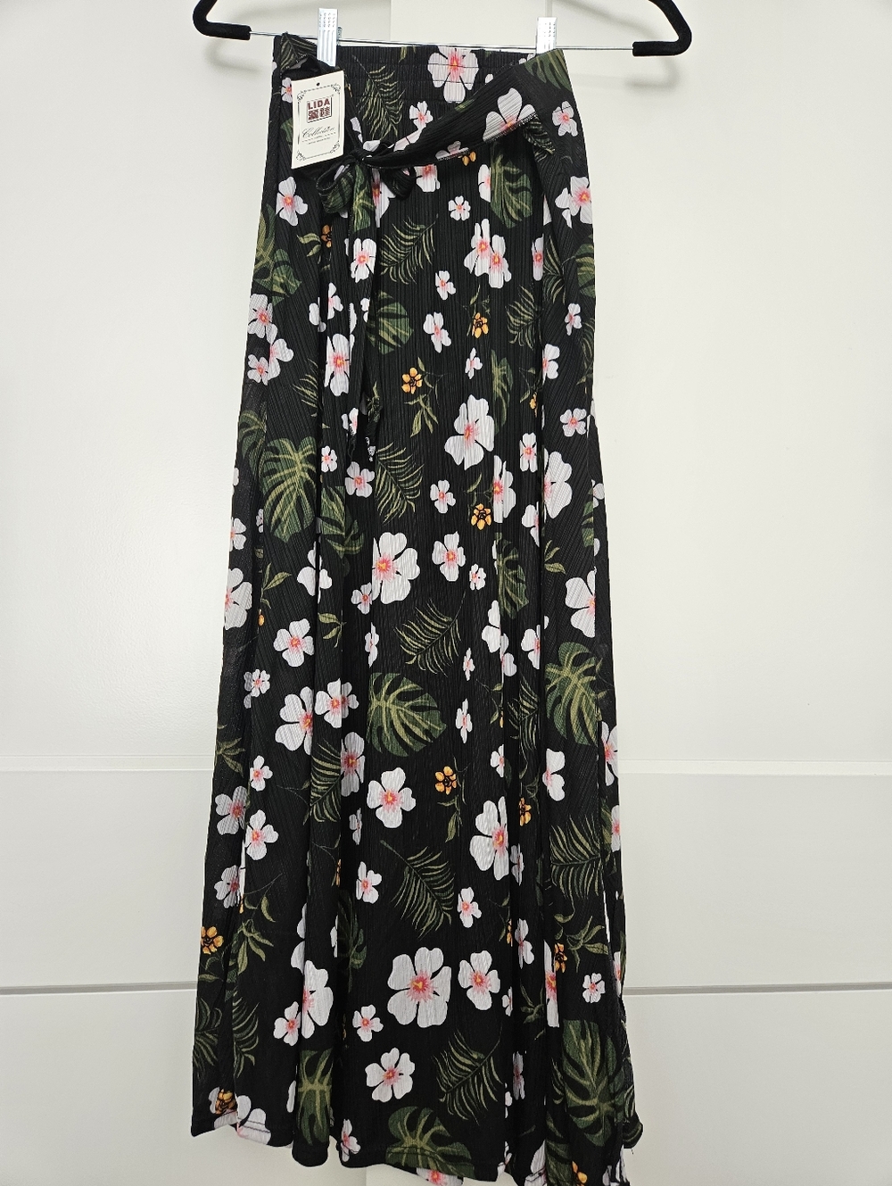 Lida Collection brand floral print maxi skirt with a front tie. Size Small.